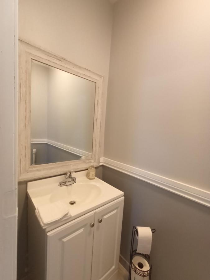 Cozy Updated 3-Br Apartment Near Peace Bridge بوفالو المظهر الخارجي الصورة